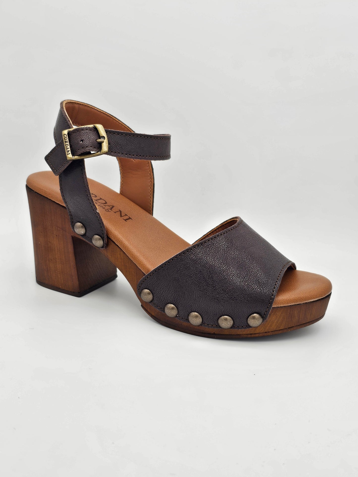 Willa - Brown