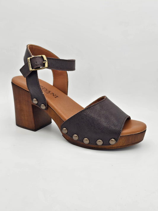 Willa - Brown